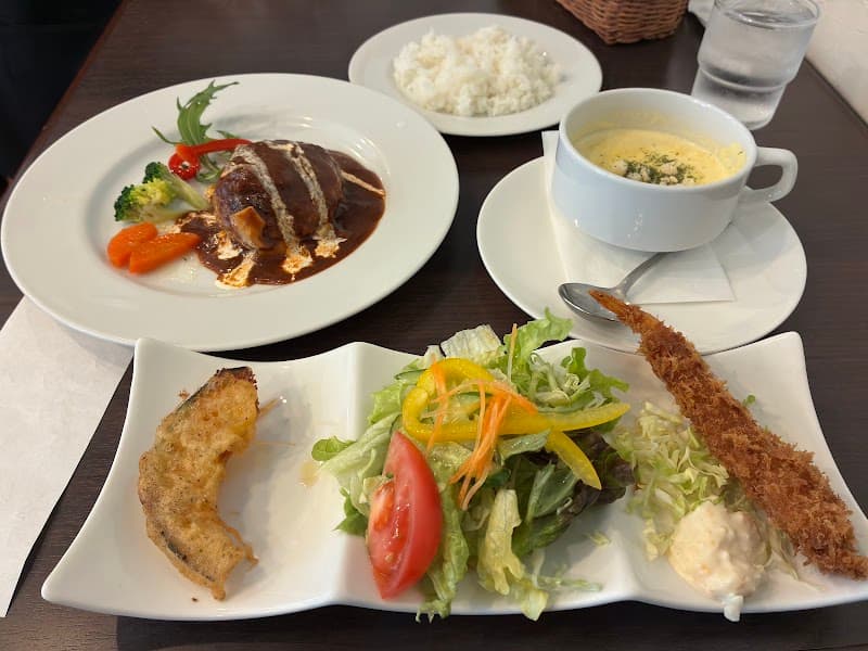 元町キッチンnobuの店内・料理の写真 2枚目