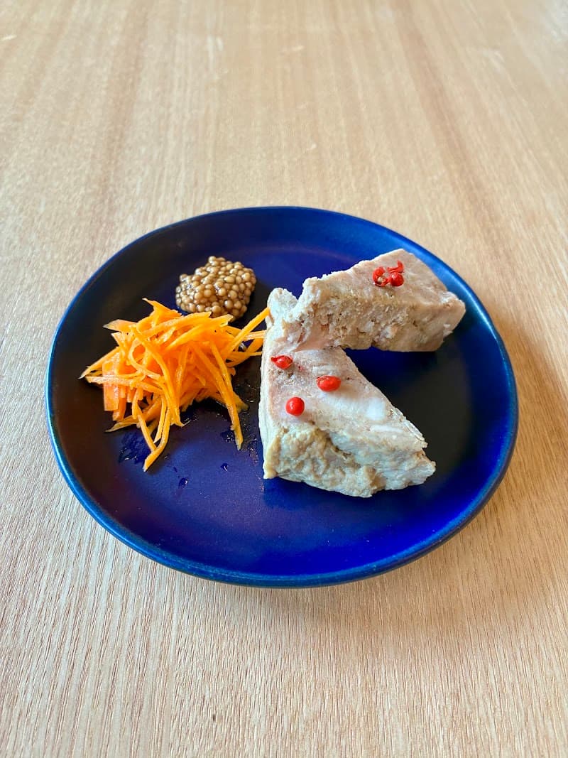 日本のナチュラルワインとおつまみ わたげの店内・料理の写真 2枚目