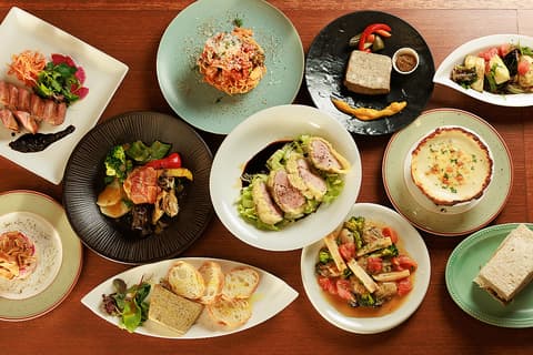 DISH & WINE CRIB（ディッシュ アンド ワイン クリブ）の店内・料理の写真 2枚目