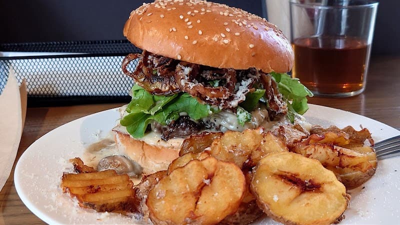 MOKU -Farm pasta&The Chiburger-の店内・料理の写真 3枚目