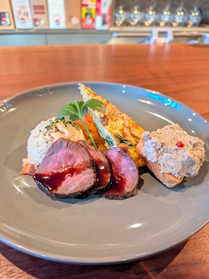 WINE LAB.（ワインラボ）の店内・料理の写真 3枚目