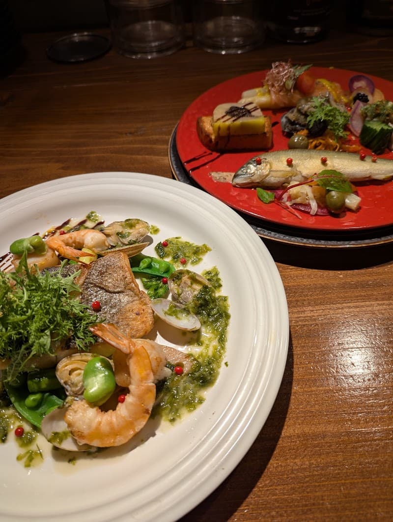 ビストロ＆ワイン UEYAMAの店内・料理の写真 2枚目