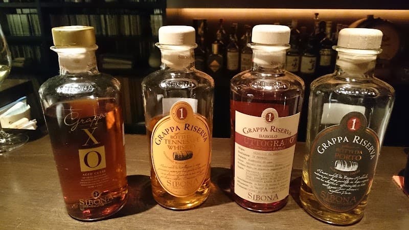 ジャズ＆ワインバー ジャヴァンの店内・料理の写真 2枚目