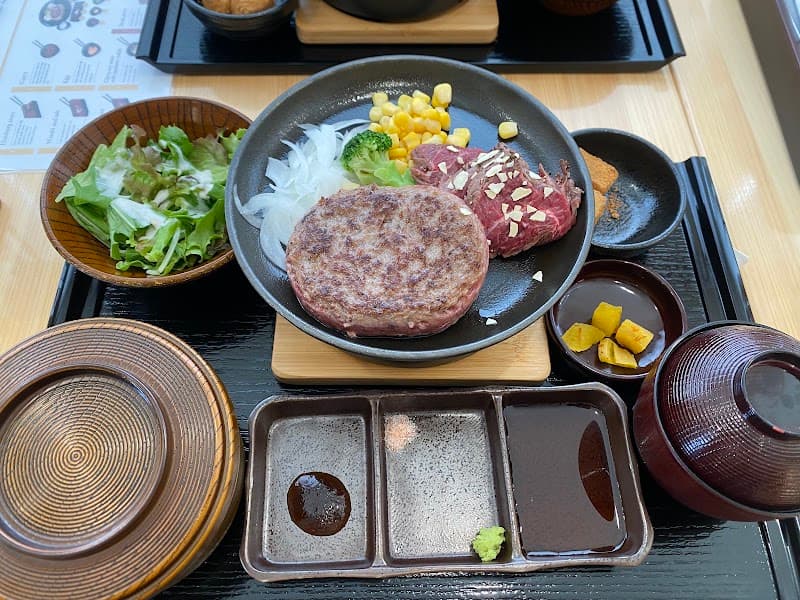 とろけるハンバーグ福よし鳥取店の店内・料理の写真 3枚目