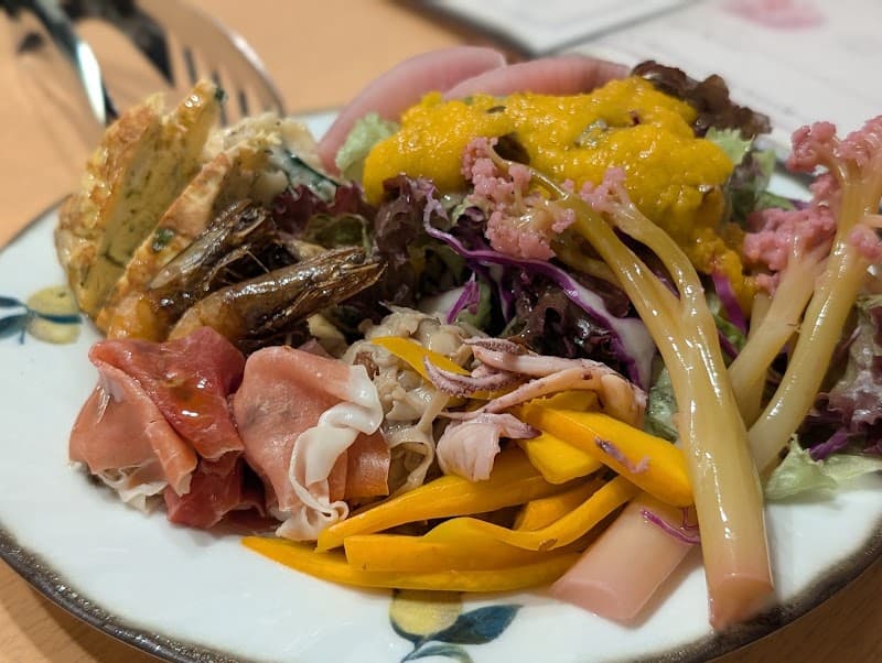 ニコミヤ【タンの煮込みとナチュラルワイン〜クラフトビール＆自家製スイーツ】の店内・料理の写真 3枚目
