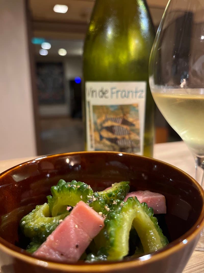 ナチュラルワインと小皿料理cui-cuiキュイキュイの店内・料理の写真 2枚目
