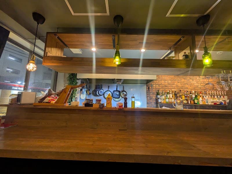 イタリアンバルとカフェ スリーツリーの店内・料理の写真 3枚目
