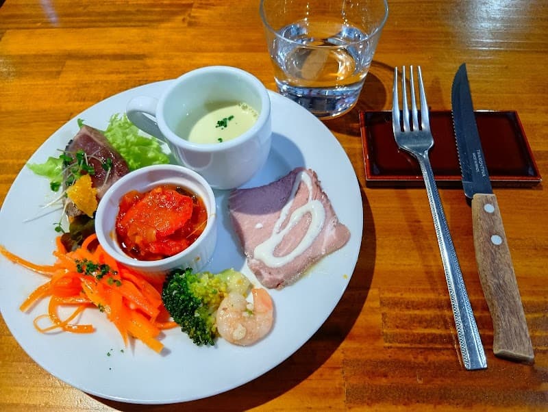 ビストロ ヒュッテ Bistro Hutteの店内・料理の写真 3枚目
