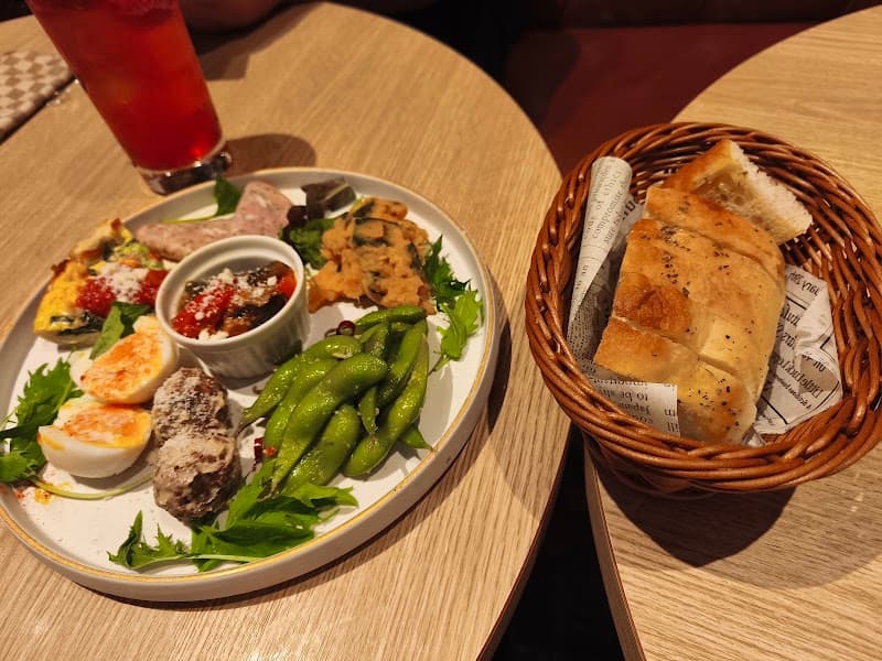 原価ビストロチーズプラス なんば千日前の店内・料理の写真 3枚目