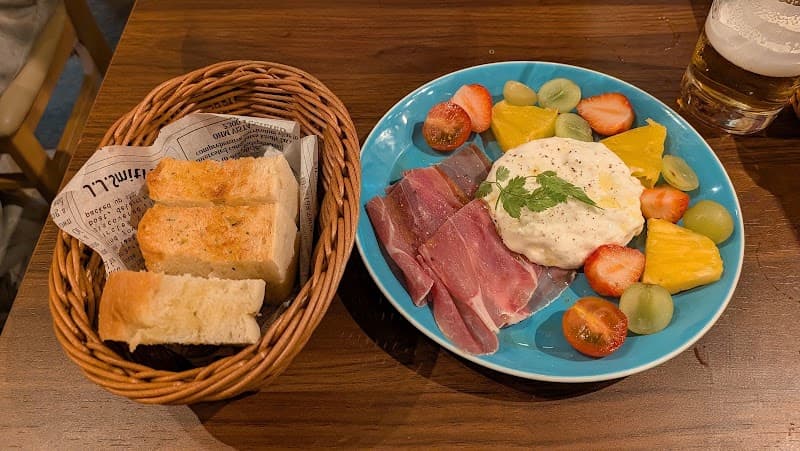 原価ビストロチーズプラス 新潟の店内・料理の写真 2枚目