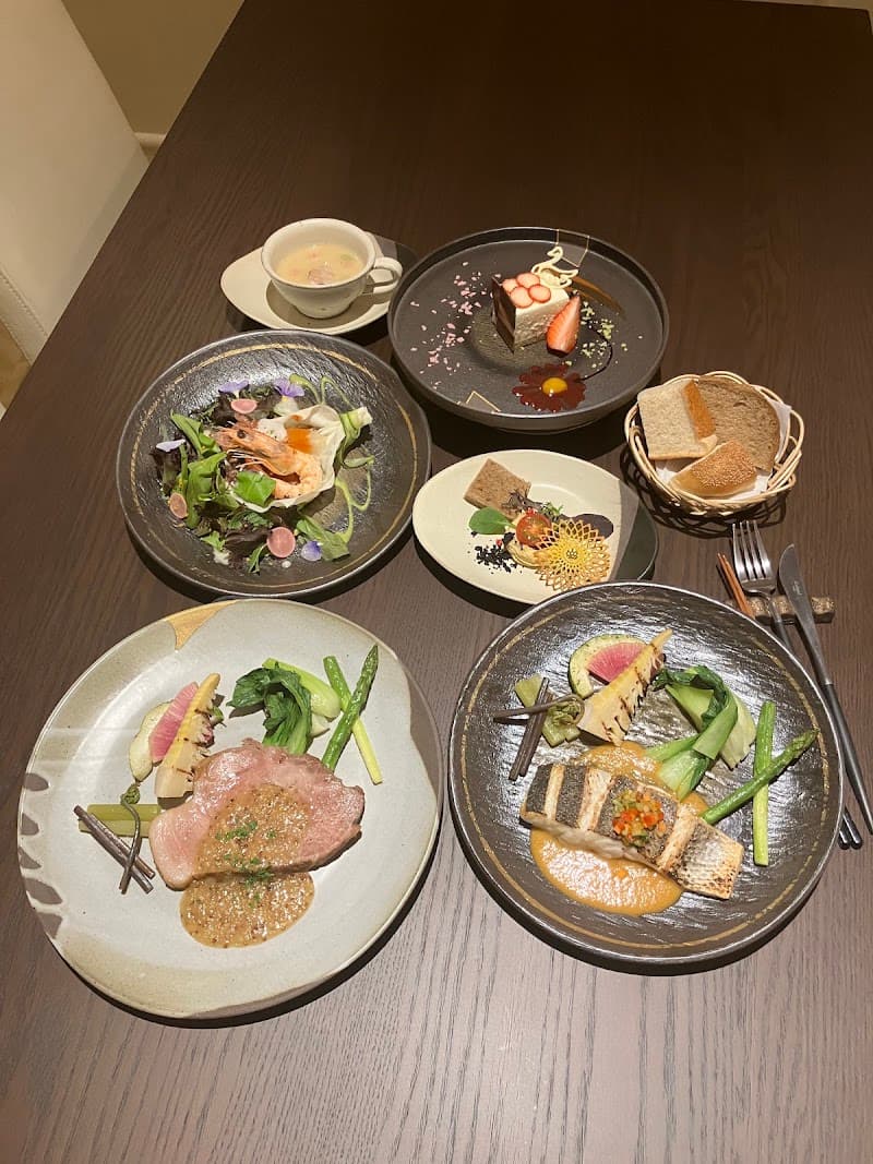 体にやさしい西洋料理 レストランアオヤマの店内・料理の写真 3枚目