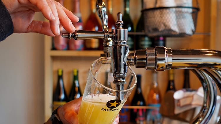 【小皿料理と角打酒屋】BEER and AWA STAND Nono di Ponte ノノ ディ ポンテ ののぽんの店内・料理の写真 2枚目