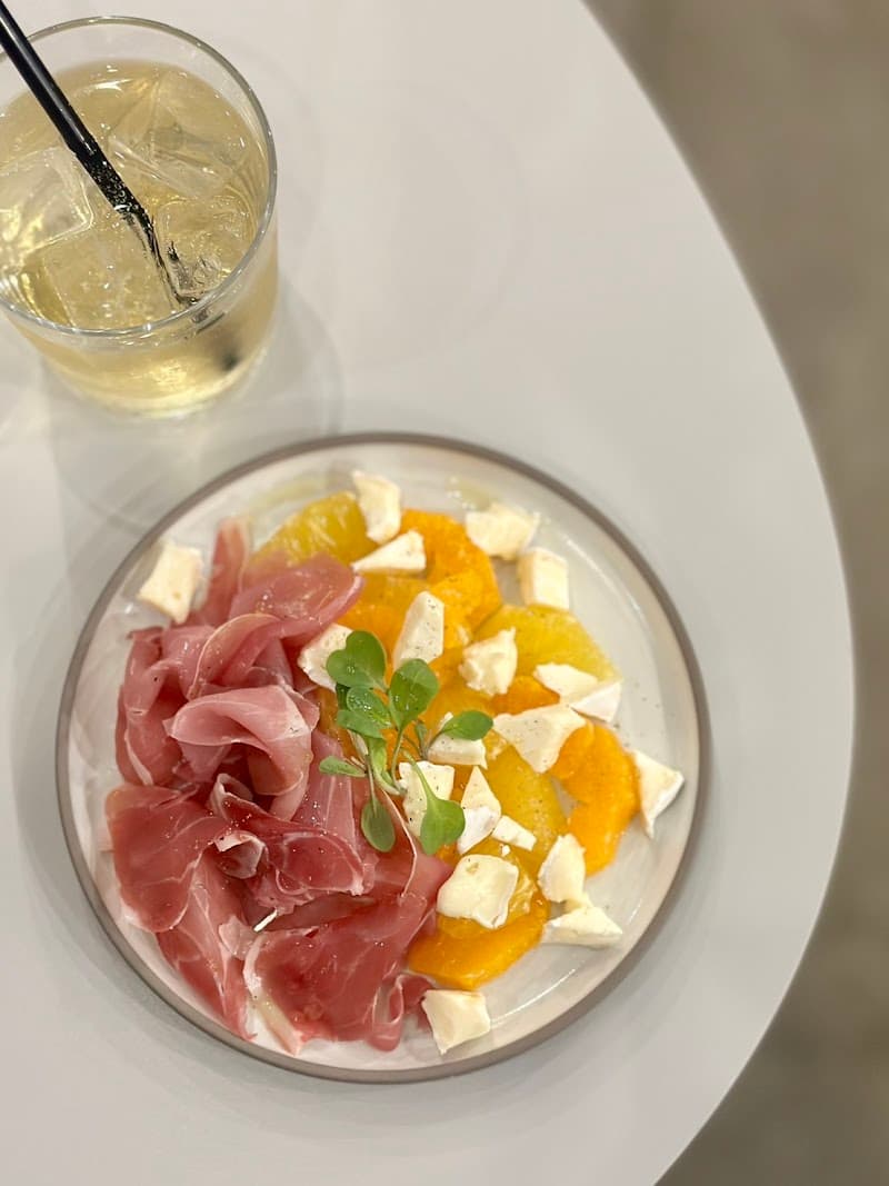 PUBLIC BAR（パブリック バル）の店内・料理の写真 2枚目
