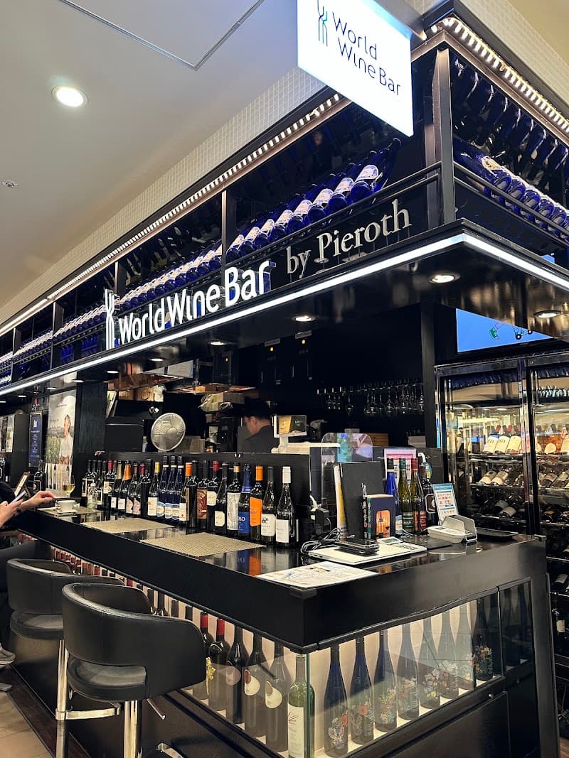 World Wine Bar by Pieroth 新千歳空港店の店内・料理の写真 3枚目