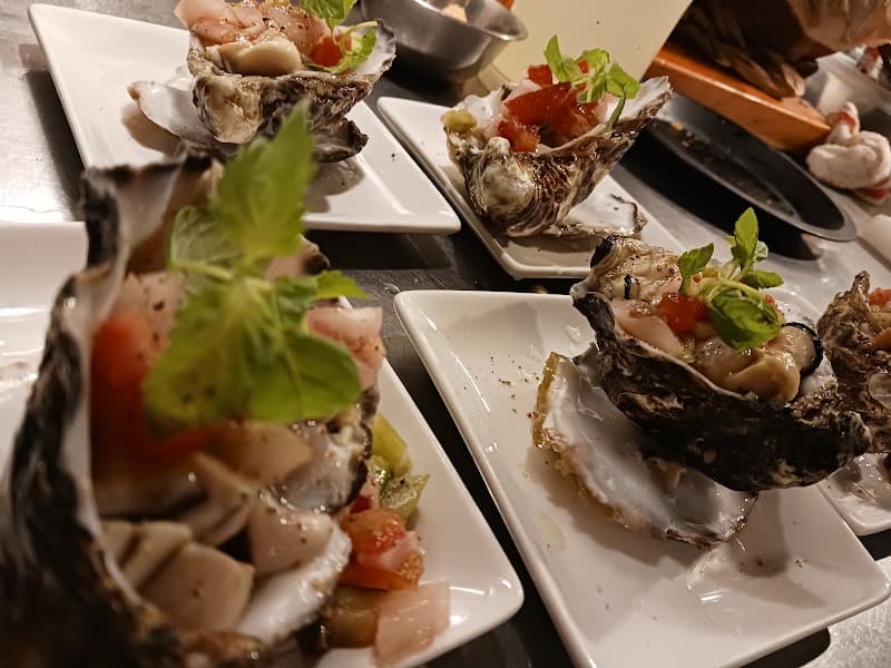 鉄板ビストロ キャトルの店内・料理の写真 2枚目