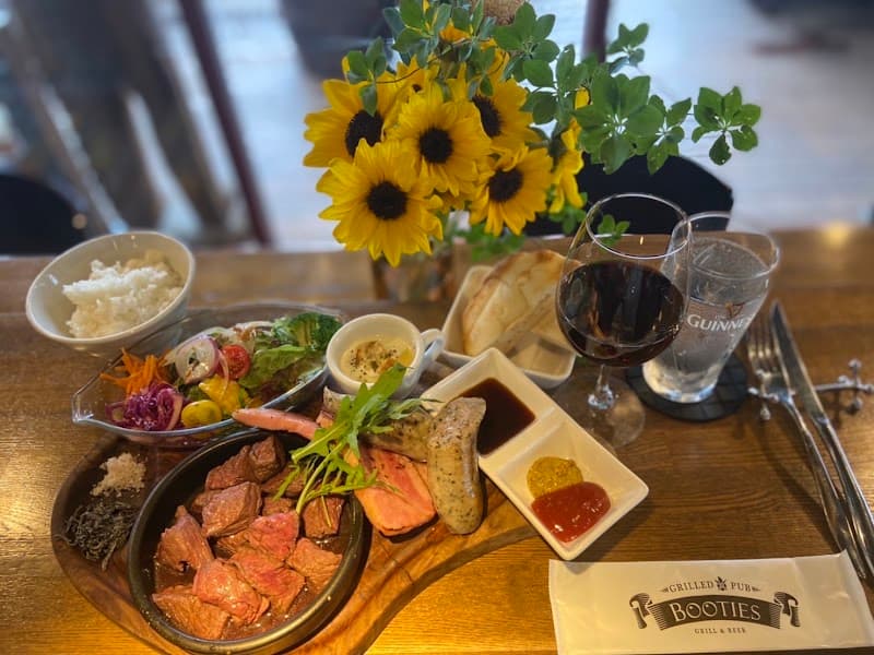 Grilled Pub Booties グリルド パブ ブーティーズの店内・料理の写真 2枚目