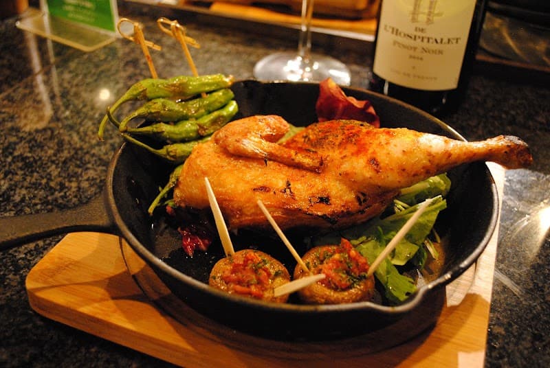 こよい、成田で世界の肉料理とごほうびワインをの店内・料理の写真 2枚目