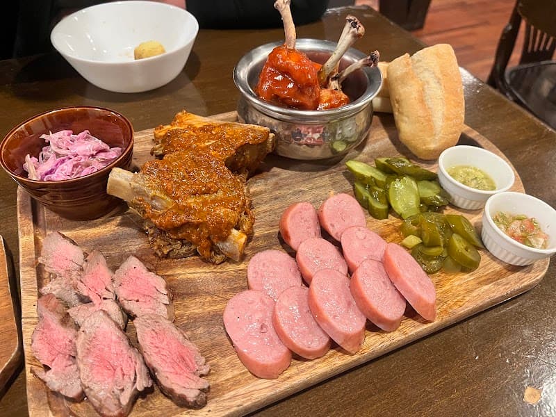 こよい、成田で世界の肉料理とごほうびワインをの店内・料理の写真 3枚目