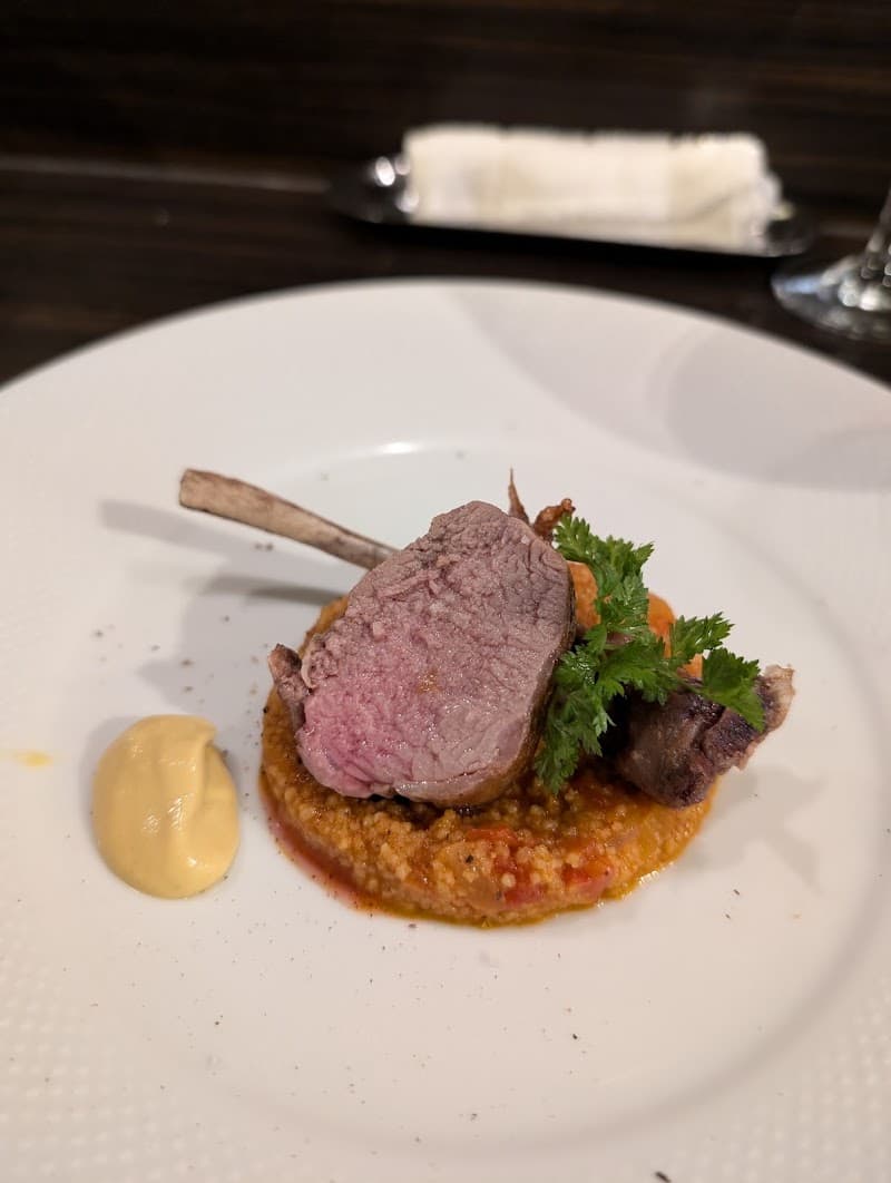 Bistro & WineBar MOMOビストロ アンド ワインバー モモの店内・料理の写真 3枚目