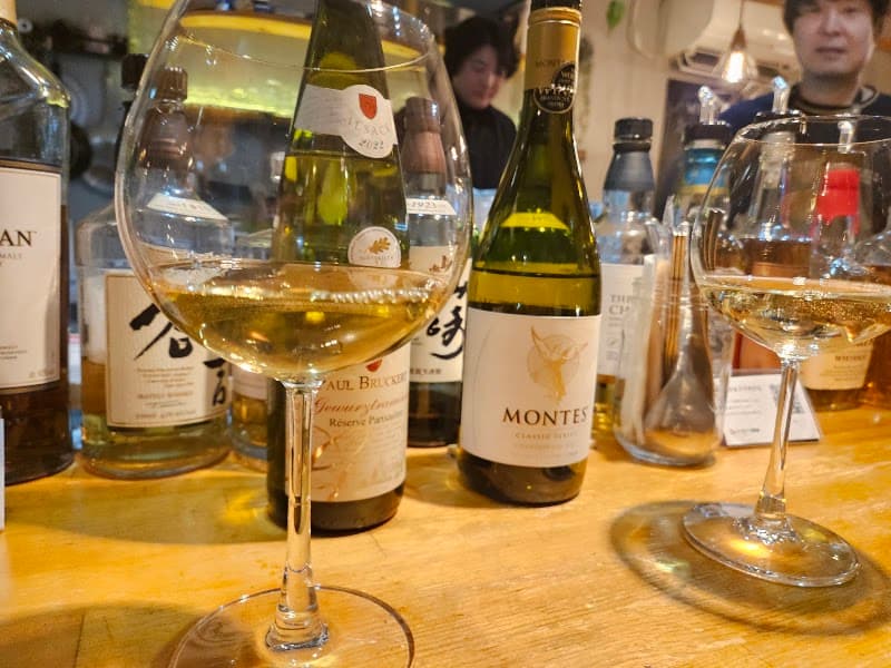 イタリア料理とワイン⭐︎トラットリア⭐︎FLAT winebarの店内・料理の写真 3枚目