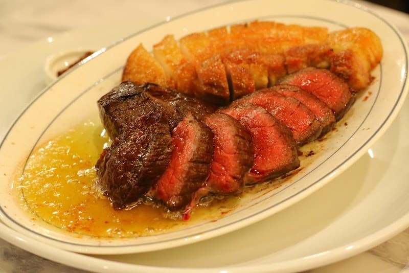 熟成肉の山芳ばるの店内・料理の写真 2枚目