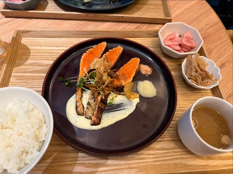 WARAYAKI bistro "W"の店内・料理の写真 2枚目