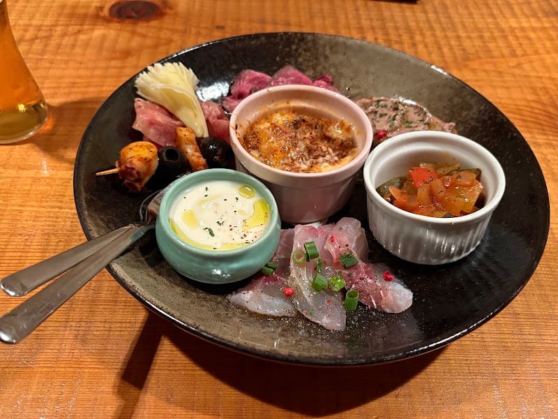 アワーズ ~ワインと肴~ (hours)の店内・料理の写真 3枚目