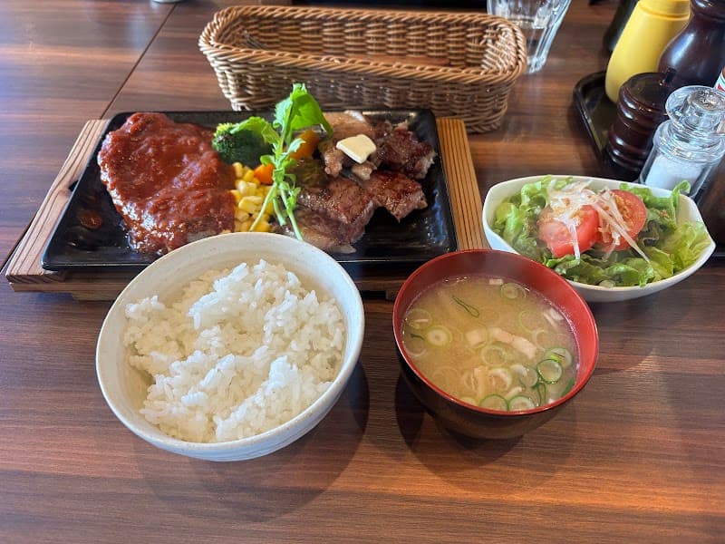 ハンバーグ・ステーキ＆Ｊの店内・料理の写真 3枚目