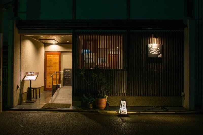 Wine&Highball つちや (ワイン&ハイボール つちや Wine&Highball TSUCHIYA)/バー＆酒販店の店内・料理の写真 3枚目