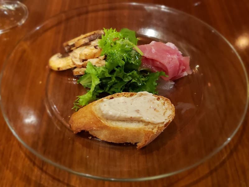 ワインと肴 弦の店内・料理の写真 2枚目