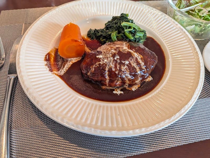 ビストロカフェ ミルフィーユの店内・料理の写真 3枚目