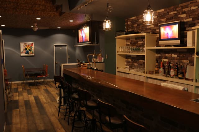 casual bar r(カジュアルバー アール)の店内・料理の写真 3枚目