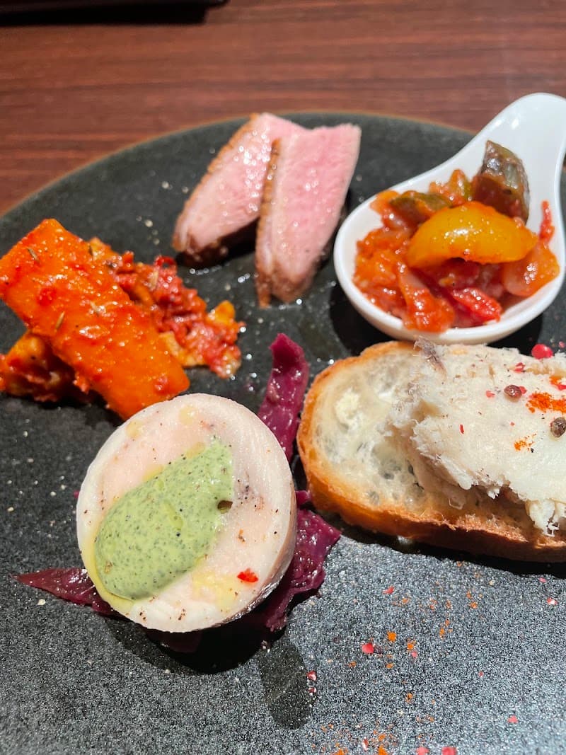 フランス家庭料理 ソロ・ミーナの店内・料理の写真 3枚目