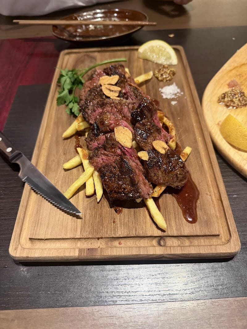 大衆肉ビストロ Ｍｅａｔ ＵＲＡＮＯの店内・料理の写真 3枚目