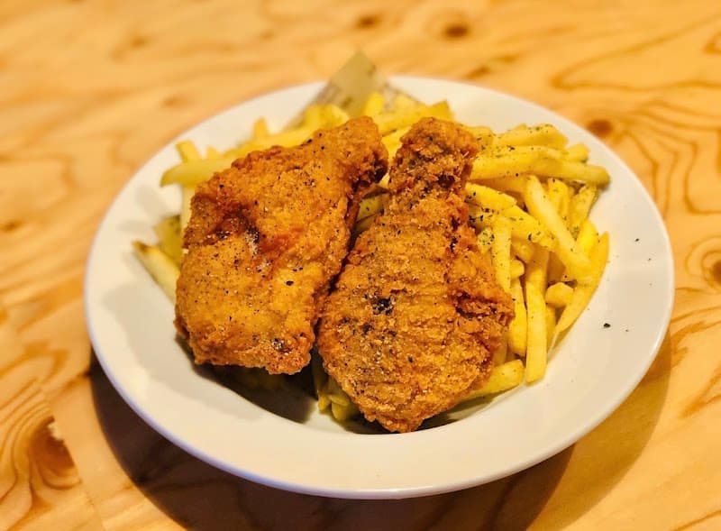 バー リフューエル ハクバの店内・料理の写真 2枚目