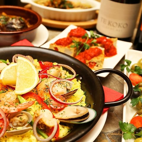 ワイン＆タパス PEQUEの店内・料理の写真 2枚目