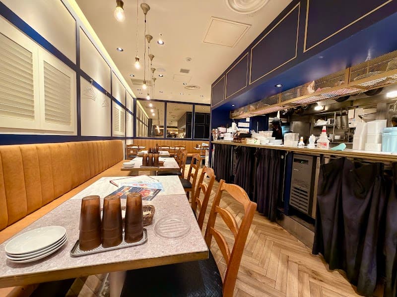 フレンチ酒場GOLD京都ポルタ店の店内・料理の写真 2枚目