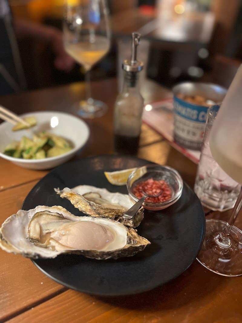 オイスター&ステーキ GuluGuluの店内・料理の写真 3枚目