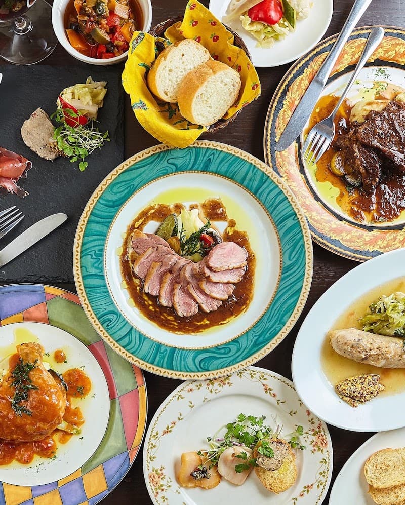 牡蠣と肉とワインの旨い！店ビストロ サンタンナの店内・料理の写真 2枚目
