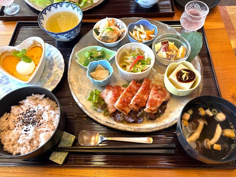 旬菜レストラン 野の花亭の店内・料理の写真 3枚目