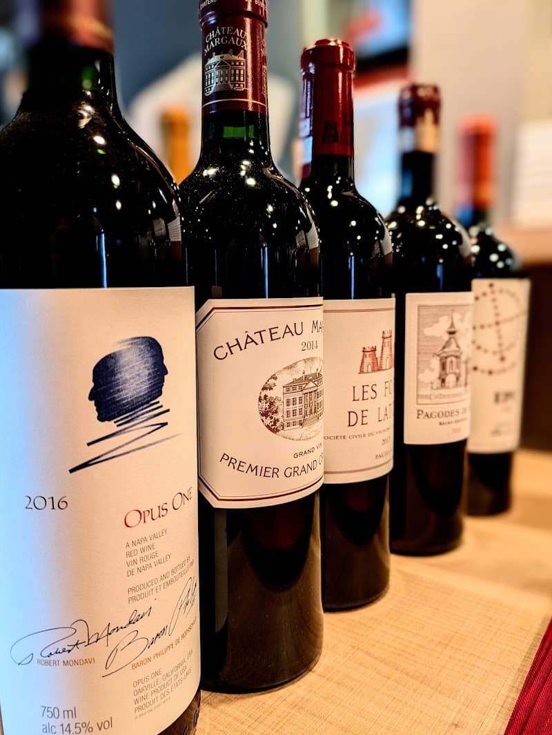 Wine Bar La Uva（ワインバー ラ・ウーヴァ）の店内・料理の写真 2枚目