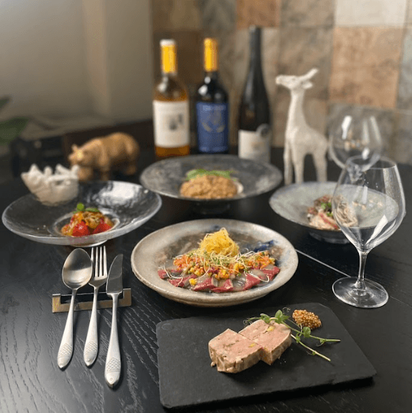 WINE．BAR APiSの店内・料理の写真 2枚目