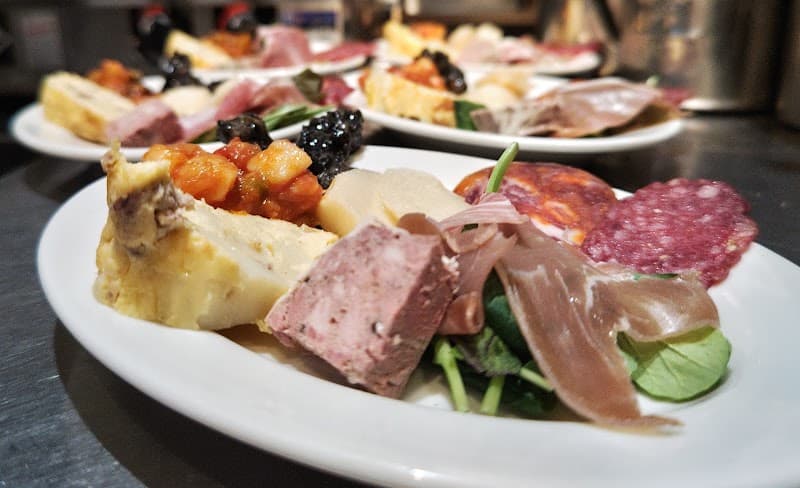 欧州酒場バルエスコンディーテの店内・料理の写真 2枚目