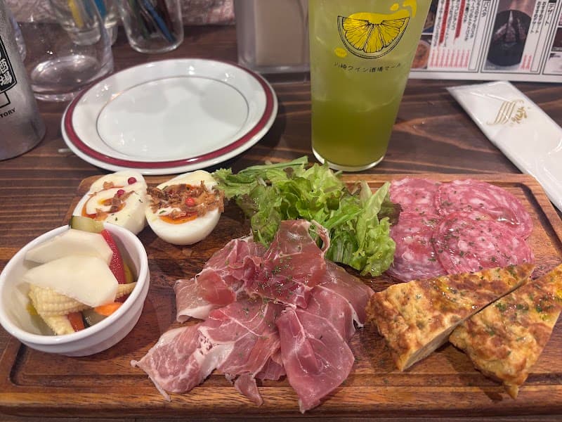イタリアンバル｜ワイン酒場マール(ディナー/飲み放題/個室)の店内・料理の写真 3枚目