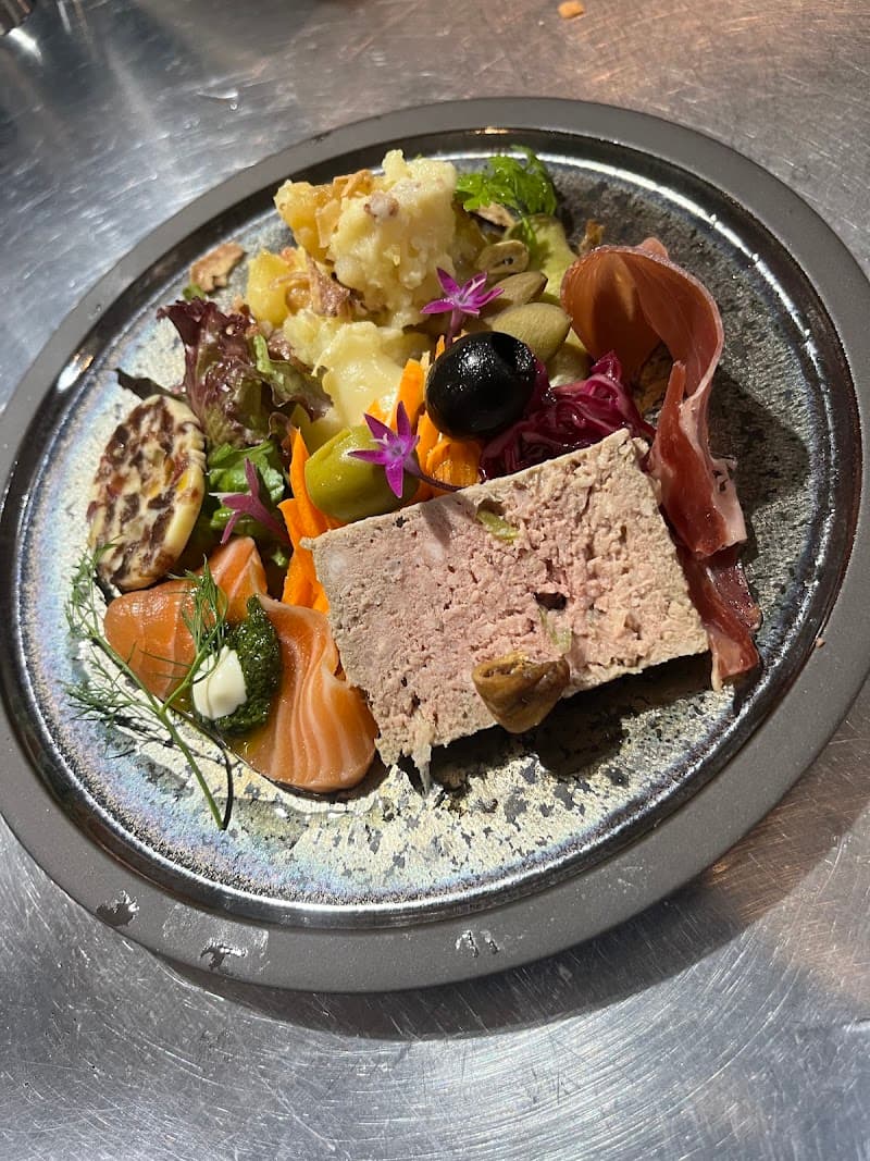 Neuk【ヌーク】 wine&dinerの店内・料理の写真 2枚目