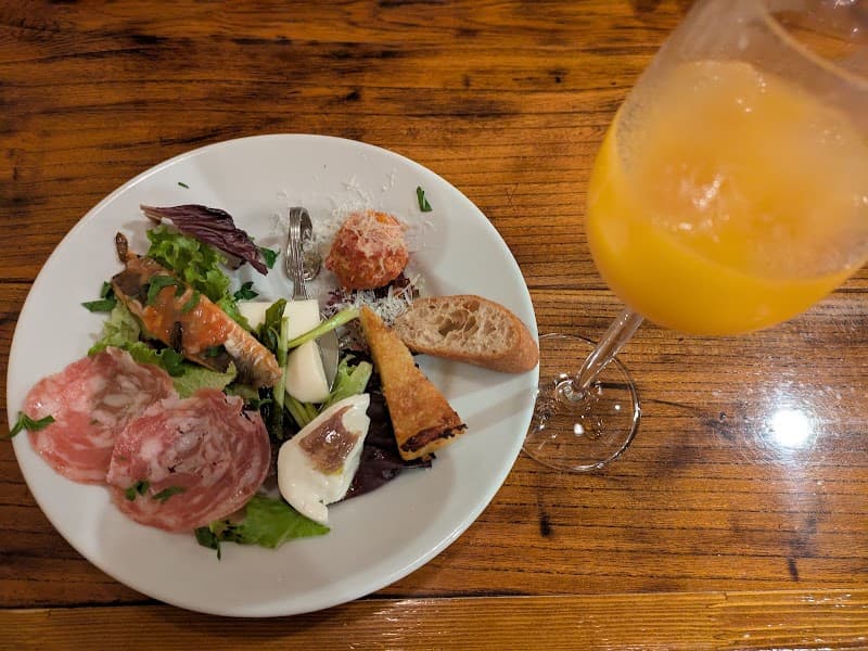 トラットリア ビエーニビエーニの店内・料理の写真 2枚目