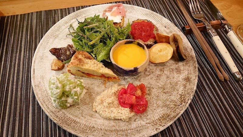 ワインバー＆キッチン食堂メルカドの店内・料理の写真 2枚目