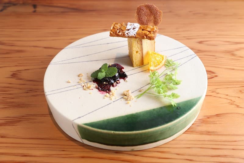 和モダン ビストロ 千年オリーブの店内・料理の写真 2枚目