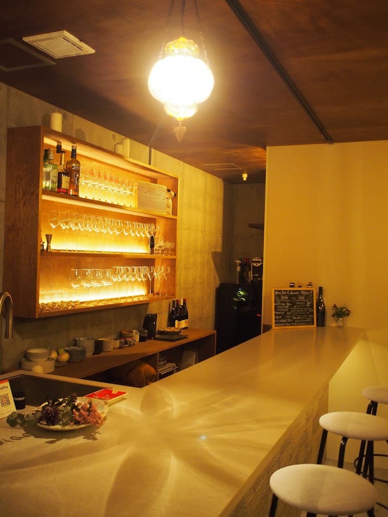 Wine Bar A demain ワインバー アドゥマンの店内・料理の写真 3枚目