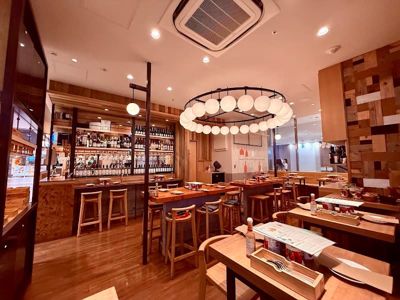 ワインの酒場。ディプントKITTE博多店の店内・料理の写真 2枚目